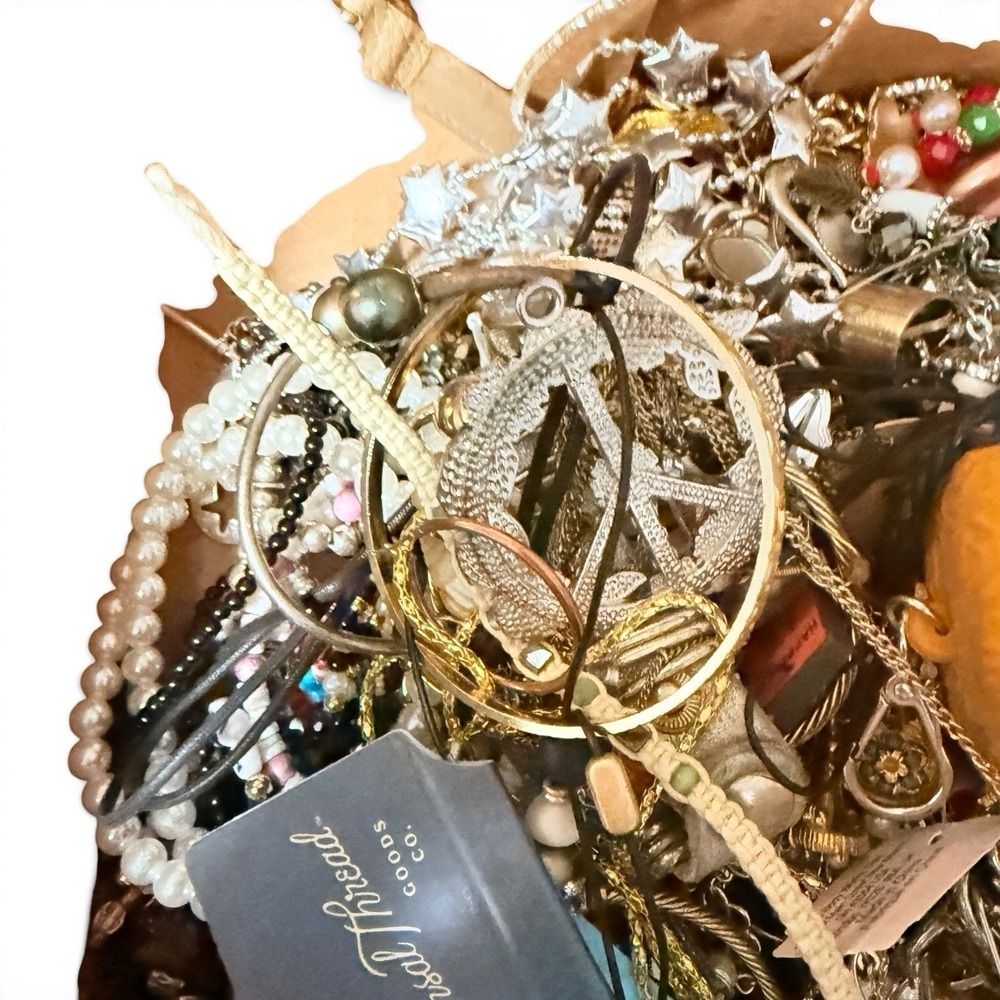8+ Lbs Vintage To Now Wear Craft Repair Harvest Jewelry Lot - Picture 6 of 11
